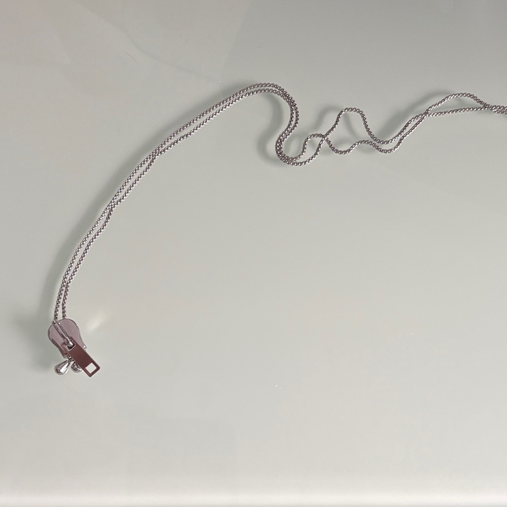 Elegant Silver Necklace with Pendant